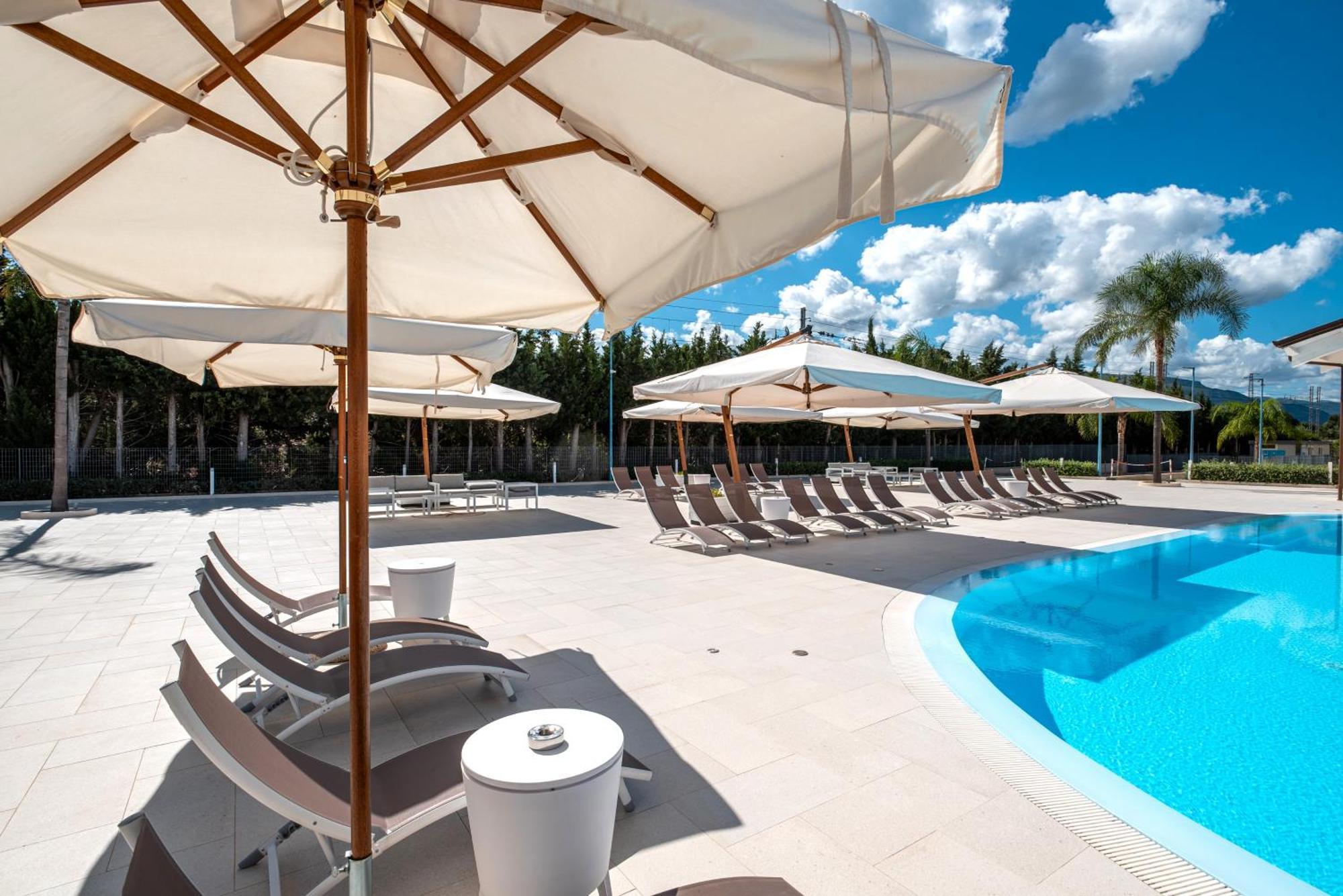 سانتاغاتو دي ميليتي Icaro Residence Apartments With A Beautiful Pool المظهر الخارجي الصورة