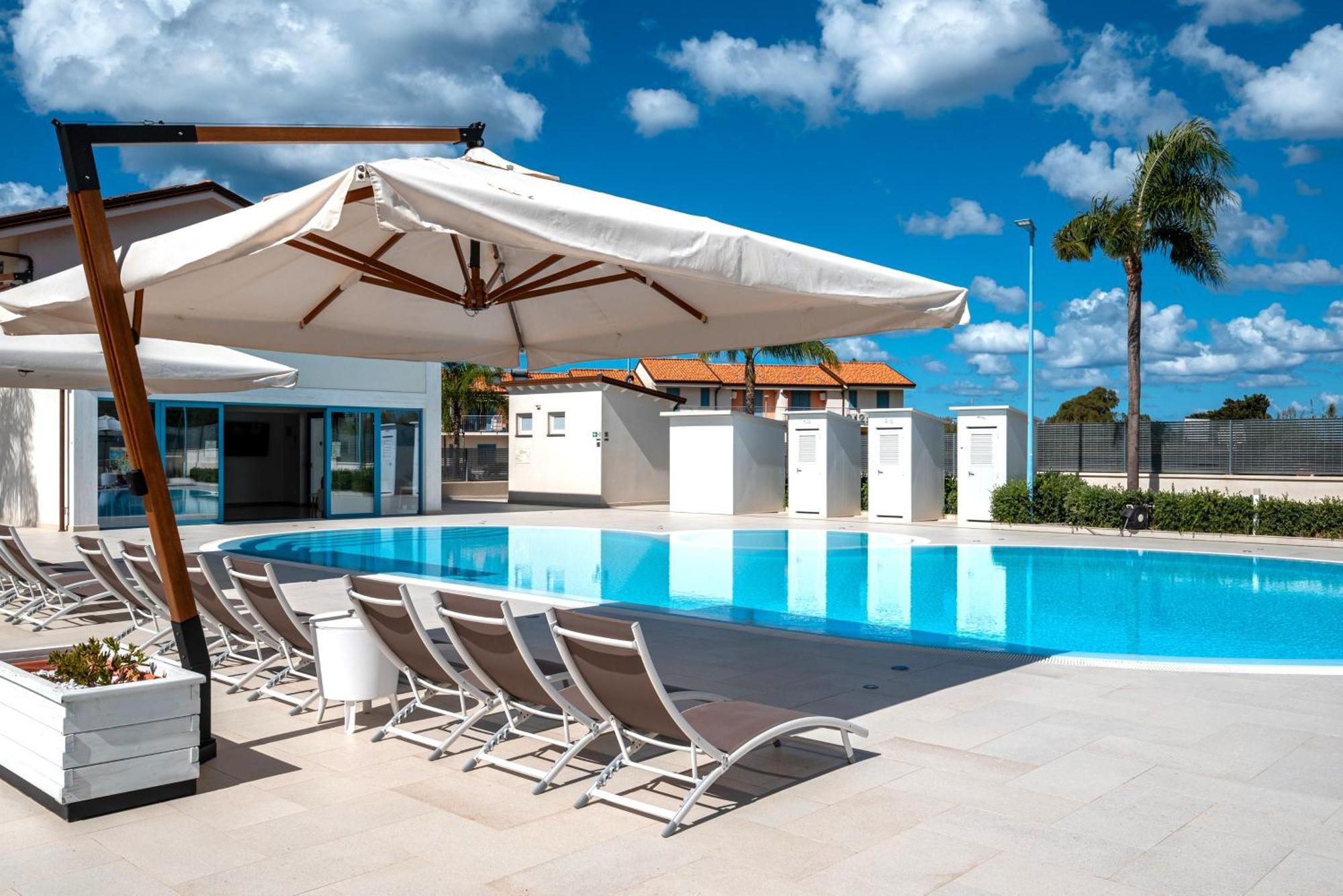 سانتاغاتو دي ميليتي Icaro Residence Apartments With A Beautiful Pool المظهر الخارجي الصورة