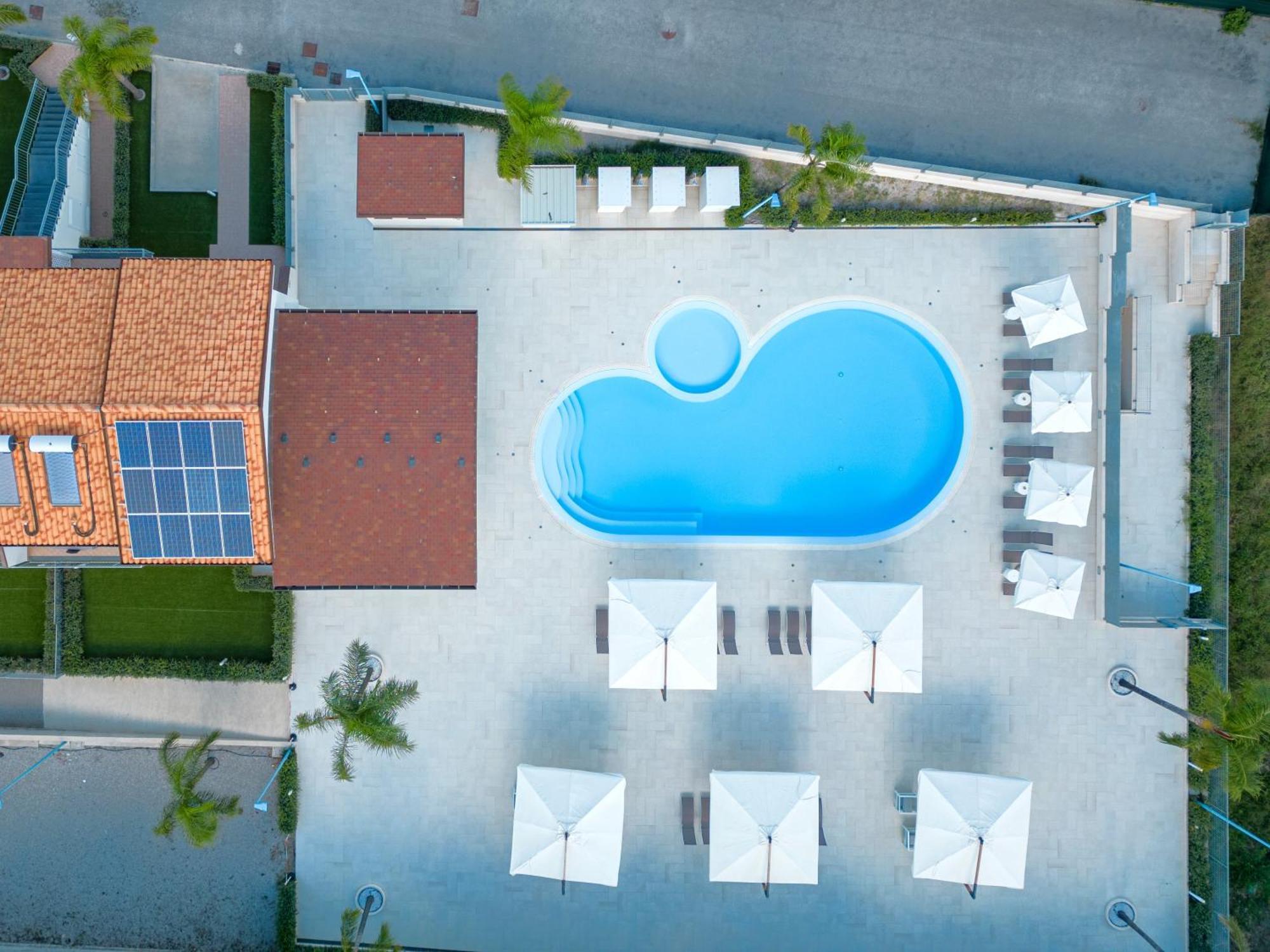 سانتاغاتو دي ميليتي Icaro Residence Apartments With A Beautiful Pool المظهر الخارجي الصورة